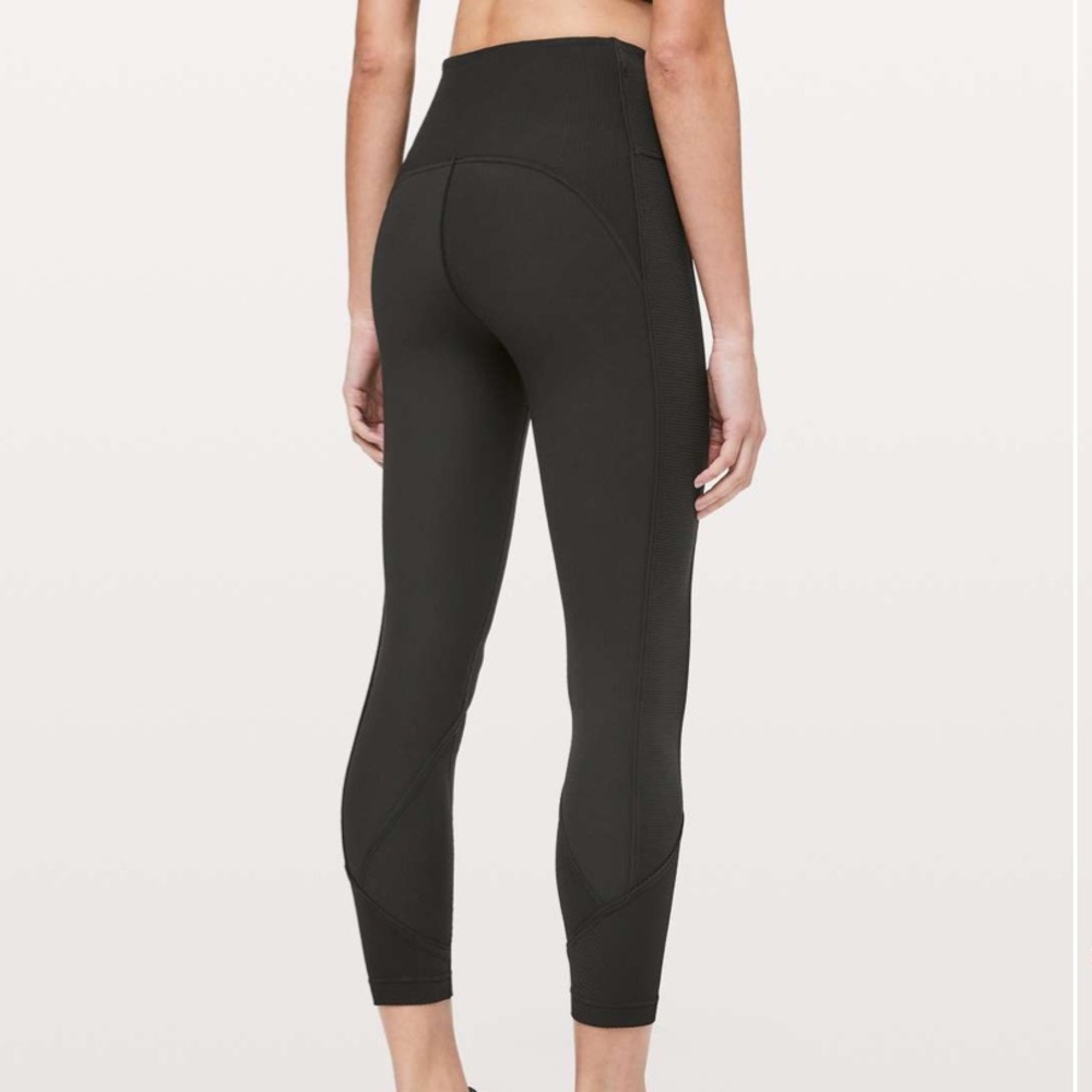 Lululemon Daily Lineup 7/8 Tight *25" in Black Size 6